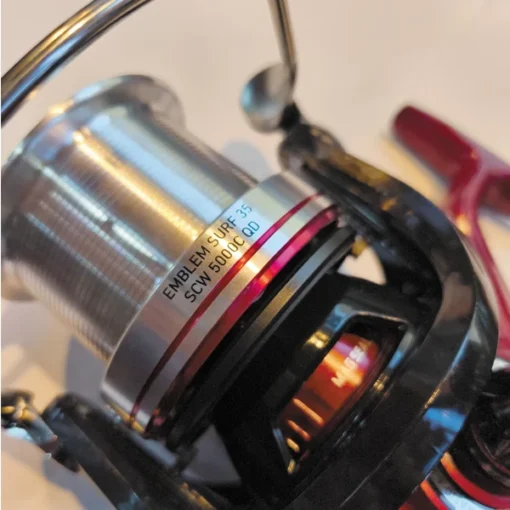 carrete-daiwa-emblem-surf-35-scw-5000-qd-01