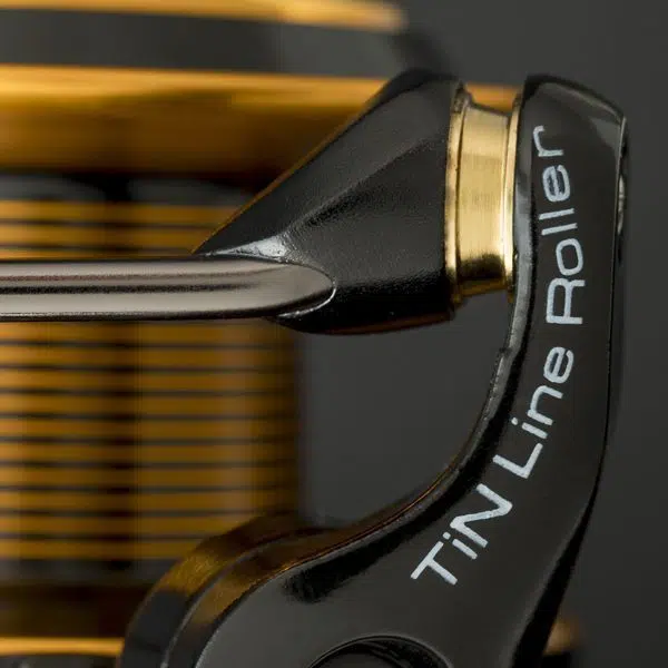 Alternative view of carrete cinnetic big xp 8000 crbk