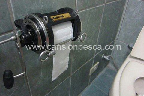 Hay quien no se olvida de su pasion ni en el WC - hay quien no se olvida de su pasion ni en el wc