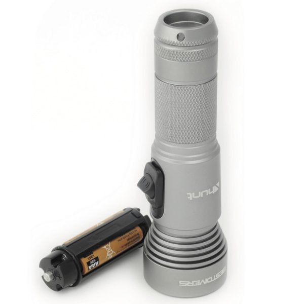 linterna-hunt-flashlight-300-lumen-02