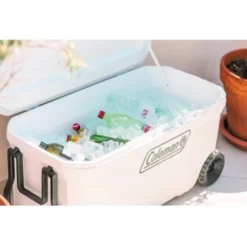 nevera-coleman-ice-marine-xtr-90L-con-ruedas-03